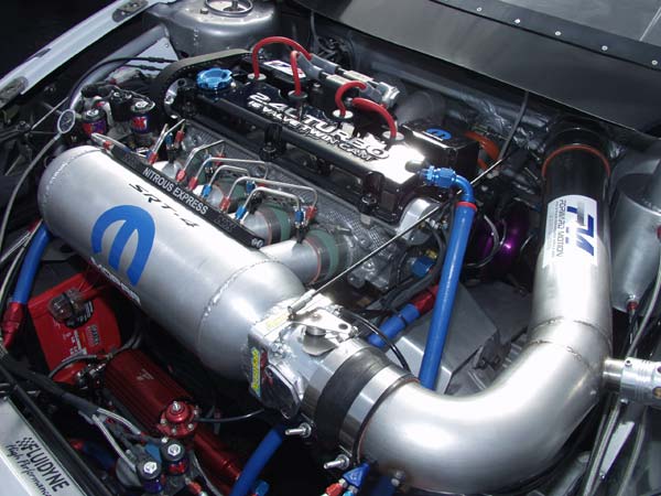 http://www.forwardmotioninc.com/html/linked_photos/cox_srt4/engine_close.jpg